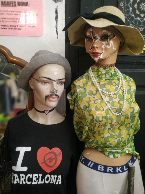 Portes obertes de la BOTIGA GRATIS! Roba per infants, joves i adultes